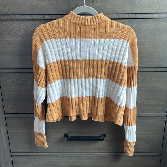 American Eagle Crop Sweater - Picture 2 of 3